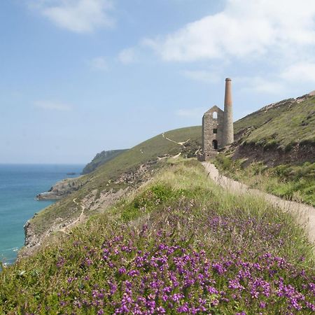Above The Beach St Agnes  Extérieur photo